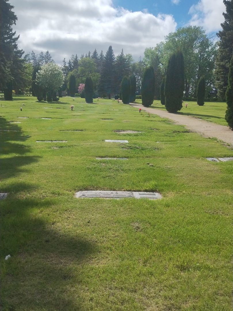 Everette E. James's grave. Photo 2